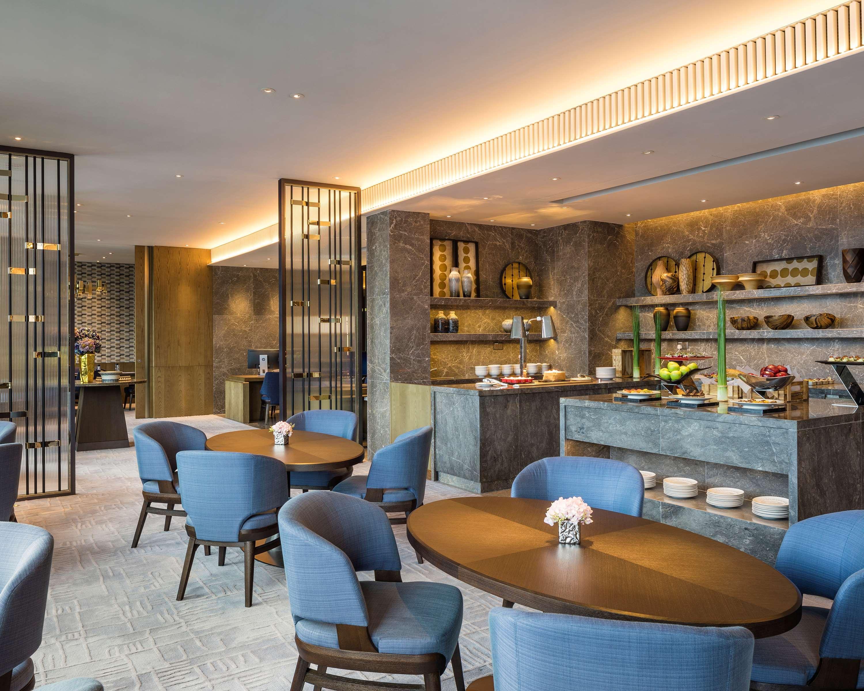 Hotel Hyatt Centric Victoria Harbour Hongkong Exteriér fotografie